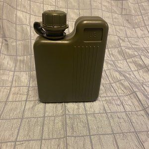 Olive Back packer canteen 1 Liter NEW